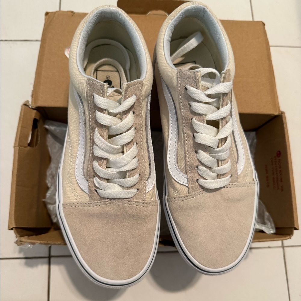 Vans cream offwhite sneakers